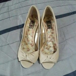 New Mix No. 6 Bianca Wedge Pumps Size 5.5